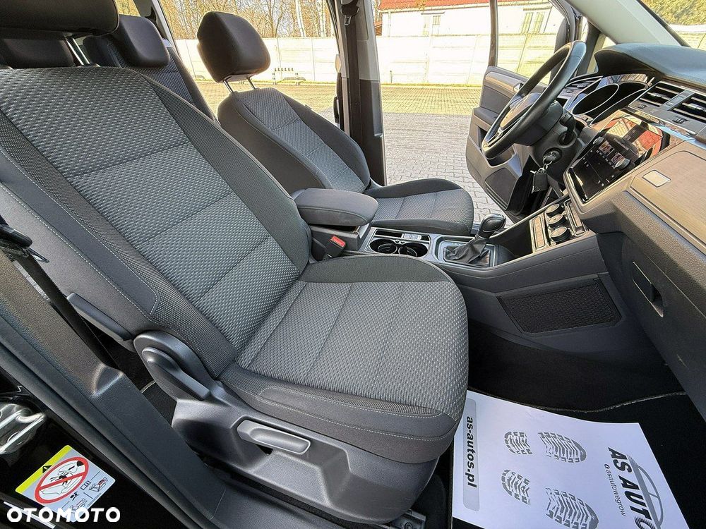 Volkswagen Touran 1.6 TDI SCR DSG IQ.DRIVE - 29