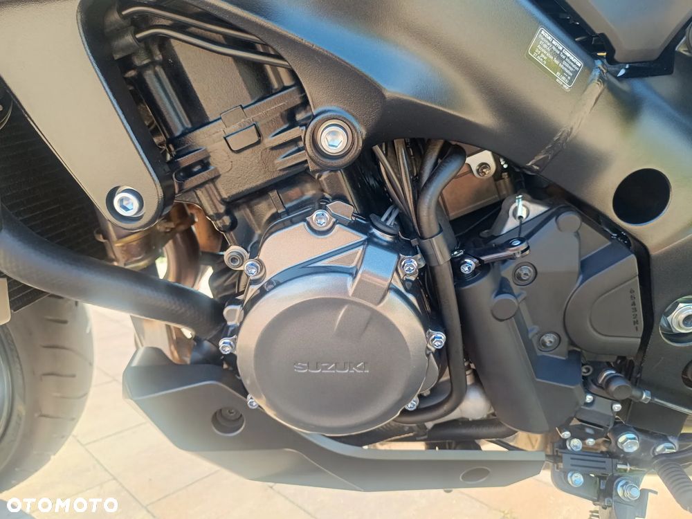 Suzuki GSX 1000 - 20