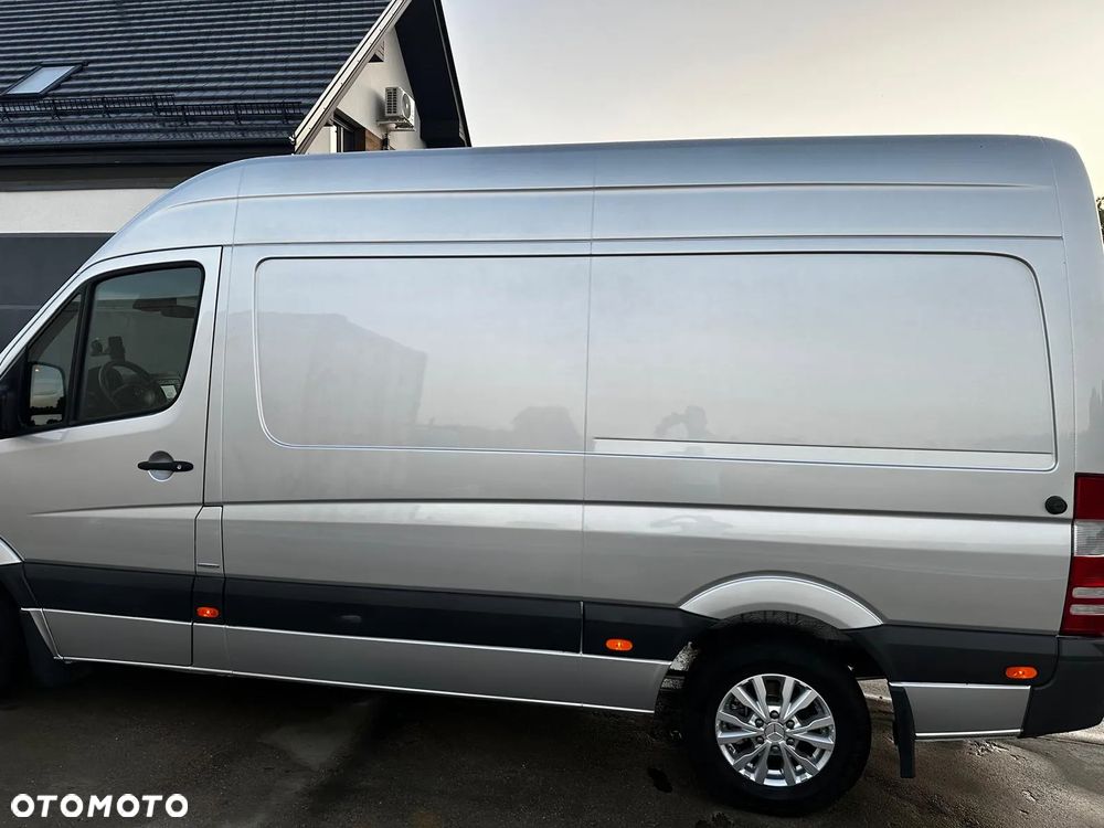 Mercedes-Benz Sprinter 319 - 8