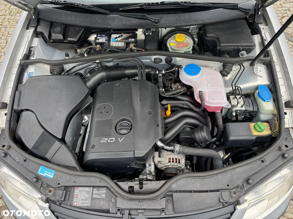Volkswagen Passat 1.8 Comfortline - 32