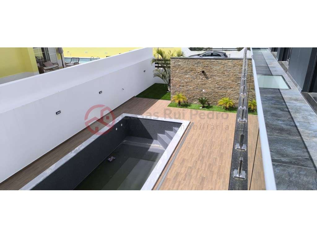 Moradia Isolada de dois pisos T4 com Piscina e Pérgula, Azeitão - Grande imagem: 3/57