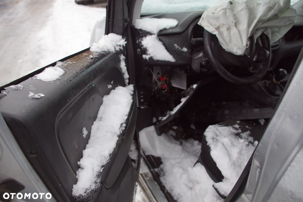 Auto na części - Fiat Doblo II Lift 1.3 MultiJet 90 KM 263A2000 71798299 249 2015R Silnik Skrzynia Drzwi Klapa Zderzak Lampa Lusterko Szyba Deska Kokpit Sterownik Moduł Czujnik Licznik Wyświetlacz Panel Kierownica - 9