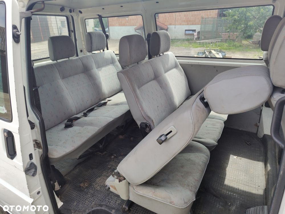 Volkswagen Caravelle - 5