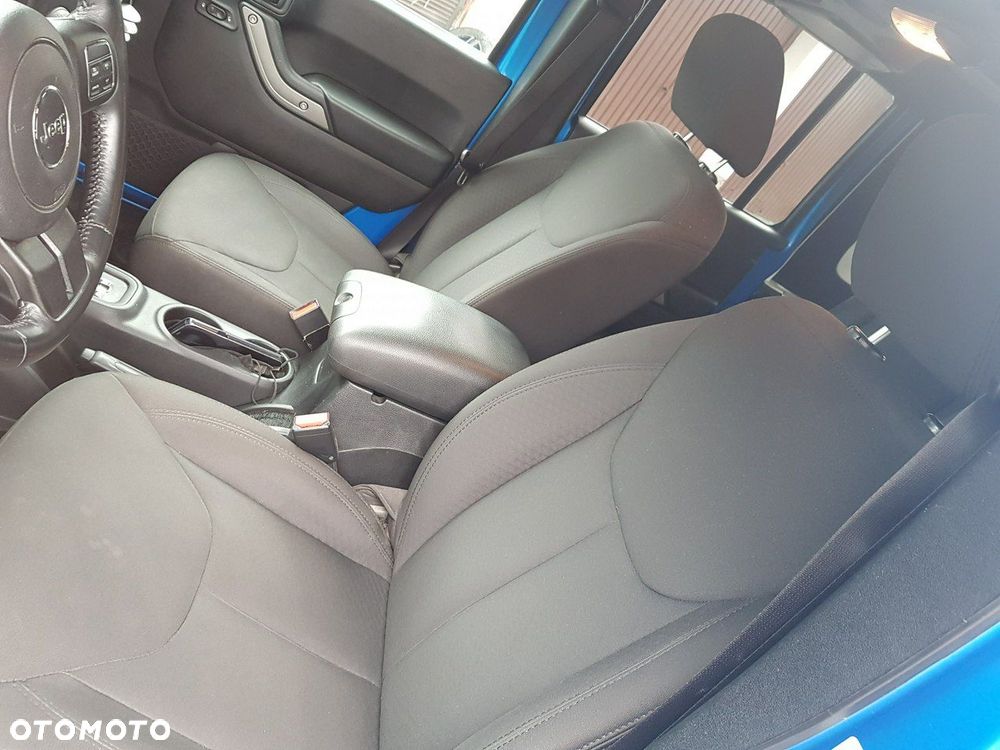 Jeep Wrangler - 8