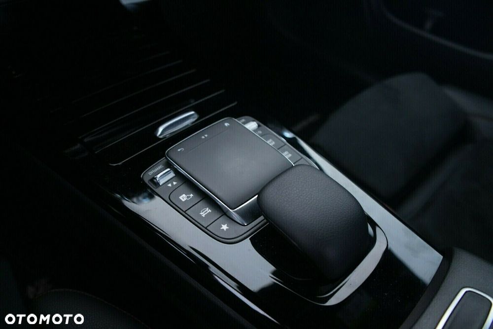 Mercedes-Benz CLA 200 Progressive 7G-DCT - 16