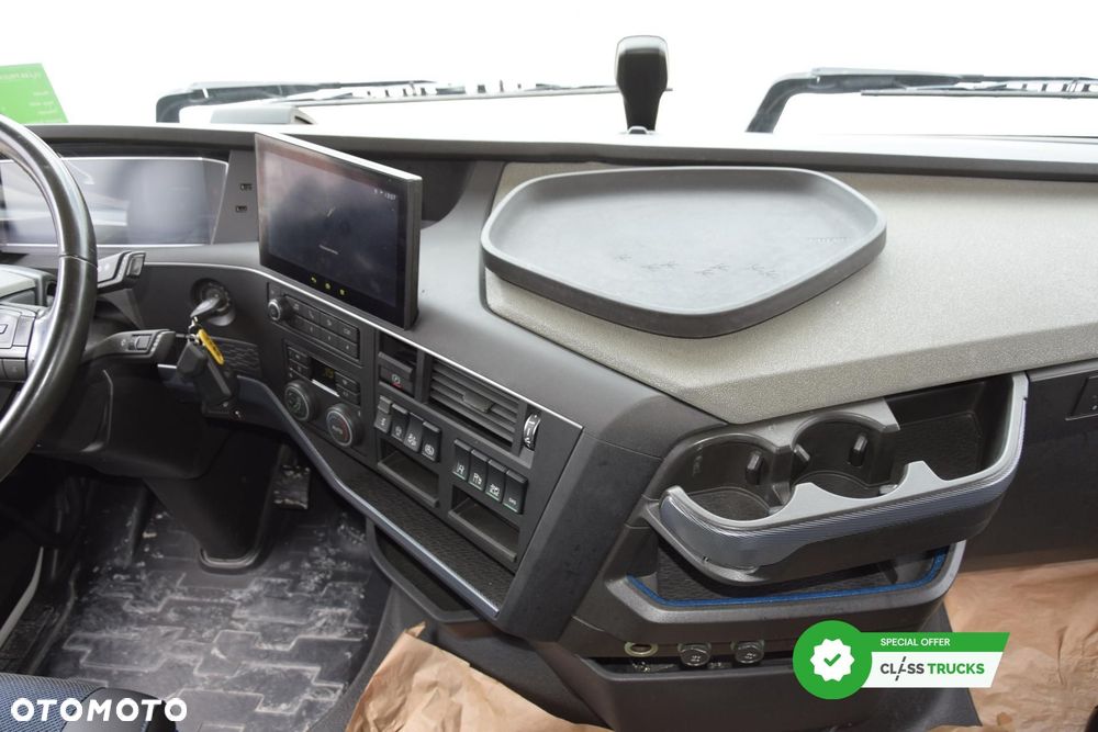 Volvo FH 460 Globetrotter XL Mega i-Save - 12