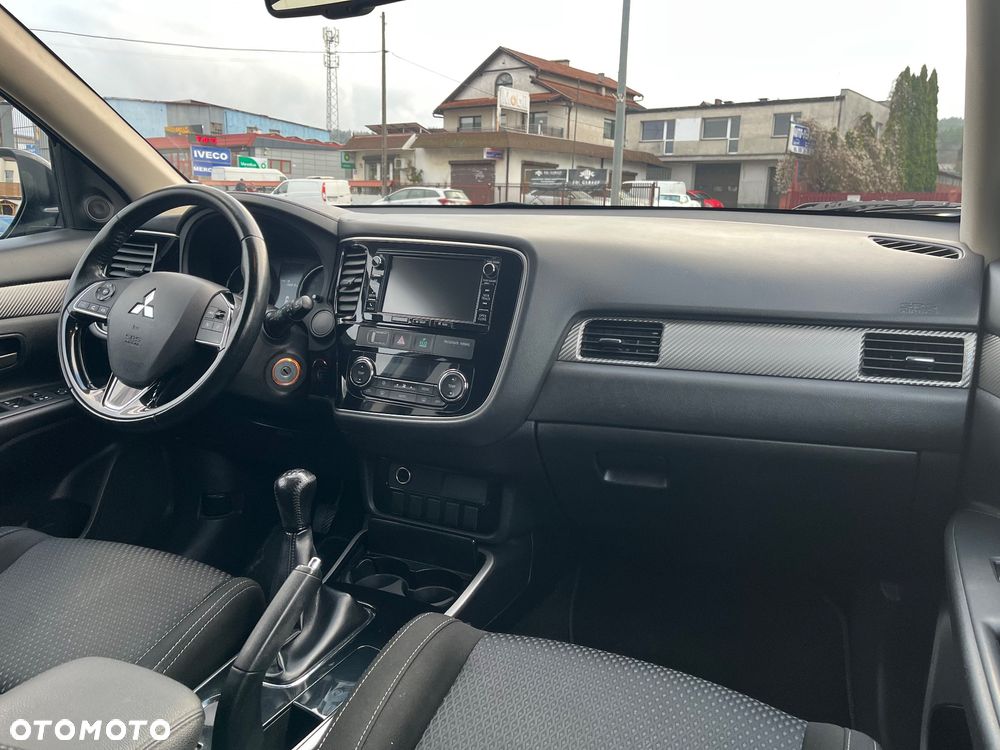 Mitsubishi Outlander - 8