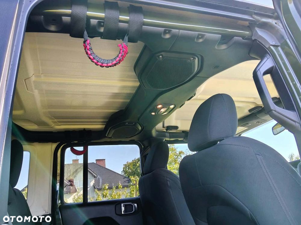 Jeep Wrangler - 8