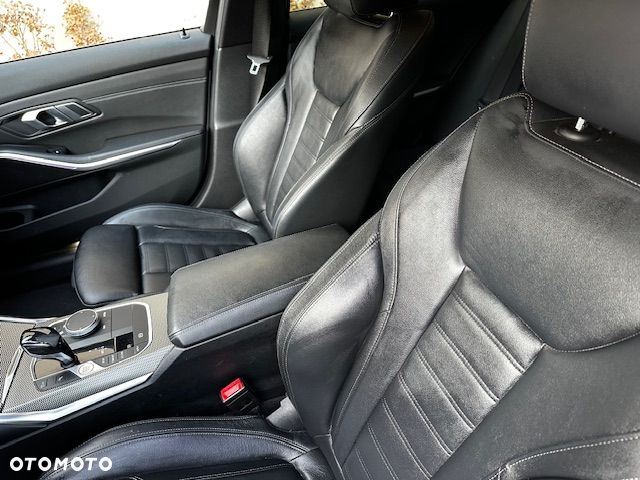 BMW Seria 3 320d xDrive Edition M Sport Shadow - 13