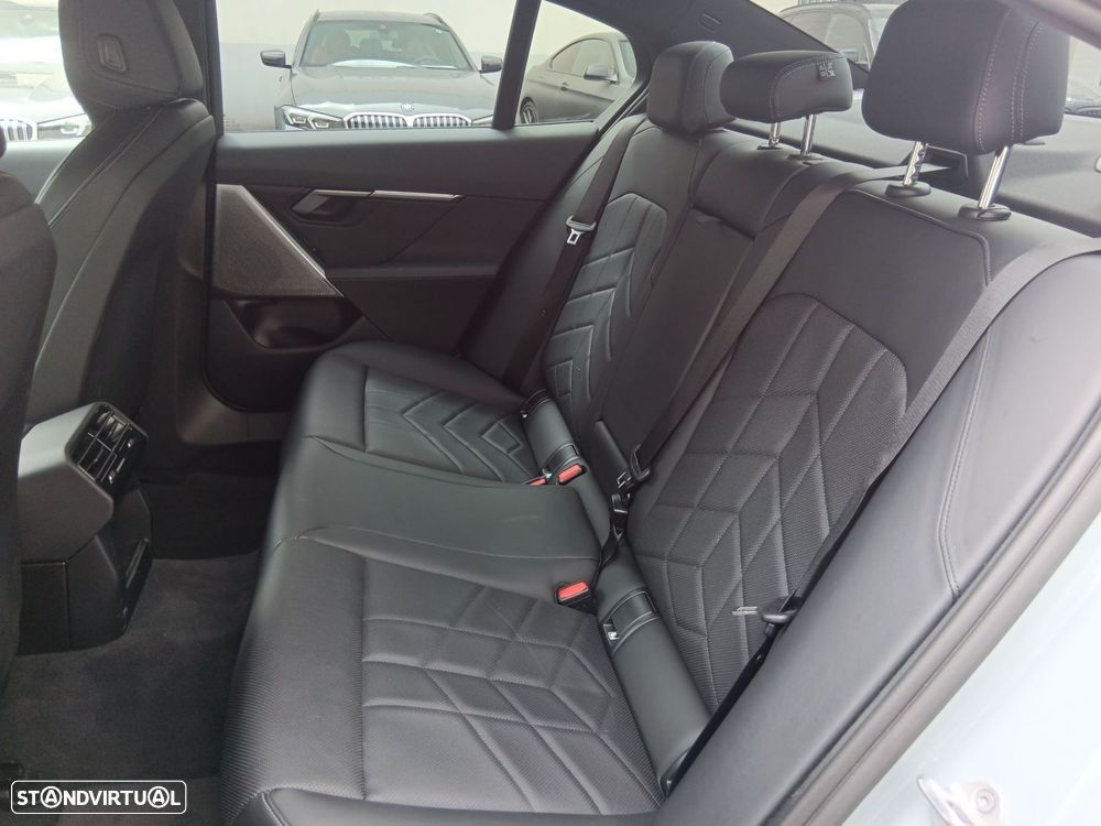 BMW 520 d Pack Desportivo M - 14