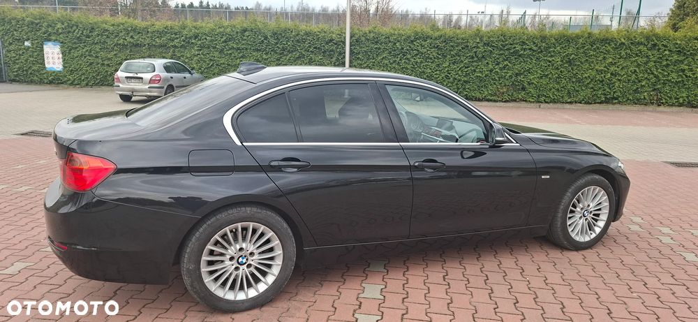 BMW Seria 3 320d xDrive Luxury Line - 7