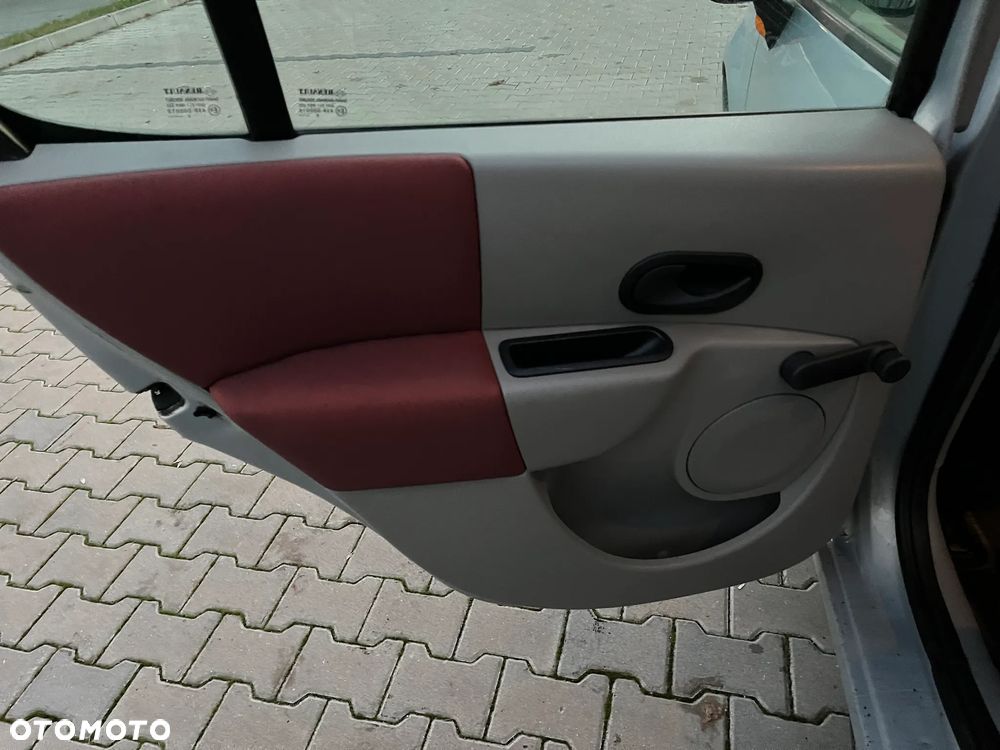 Renault Modus 1.6 16V Cite - 18