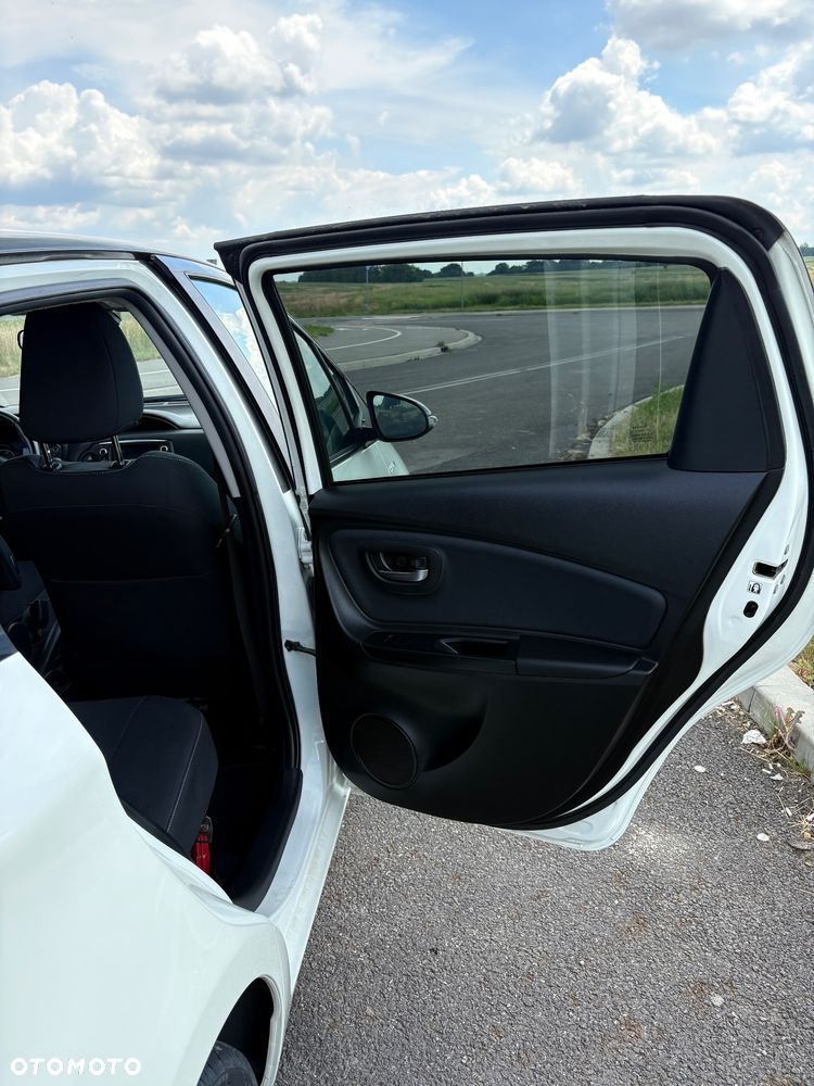 Toyota Yaris Hybrid 100 Premium - 10