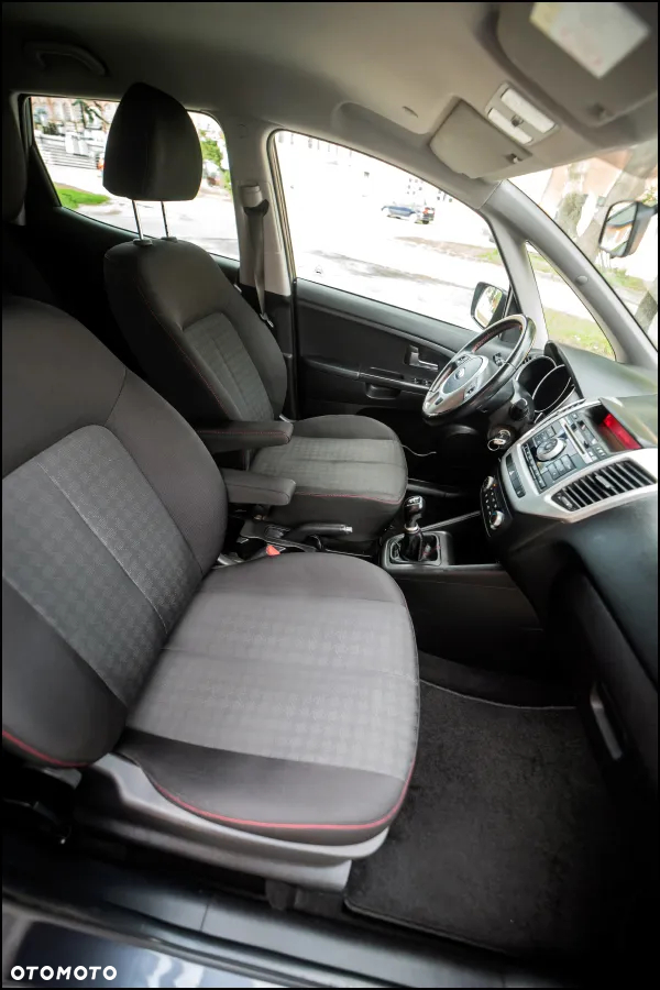 Kia Venga - 36