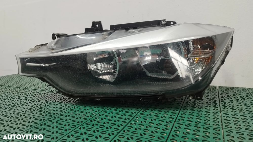 Far dreapta BMW F30/31 H7 (volan dreapta )7259540 - 2