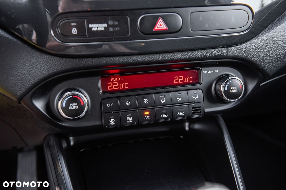 Kia Carens - 26