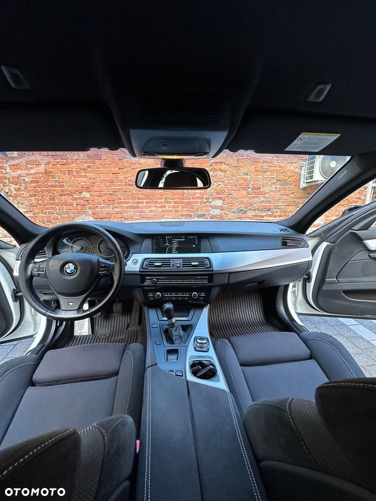 BMW Seria 5 525d - 12