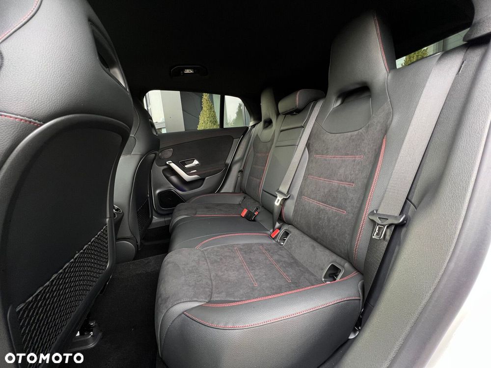 Mercedes-Benz CLA - 10