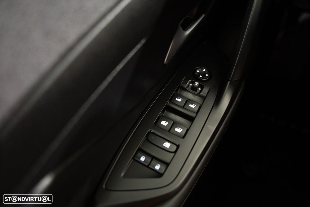 Peugeot 408 1.2 Hybrid Allure e-DCS6 - 21