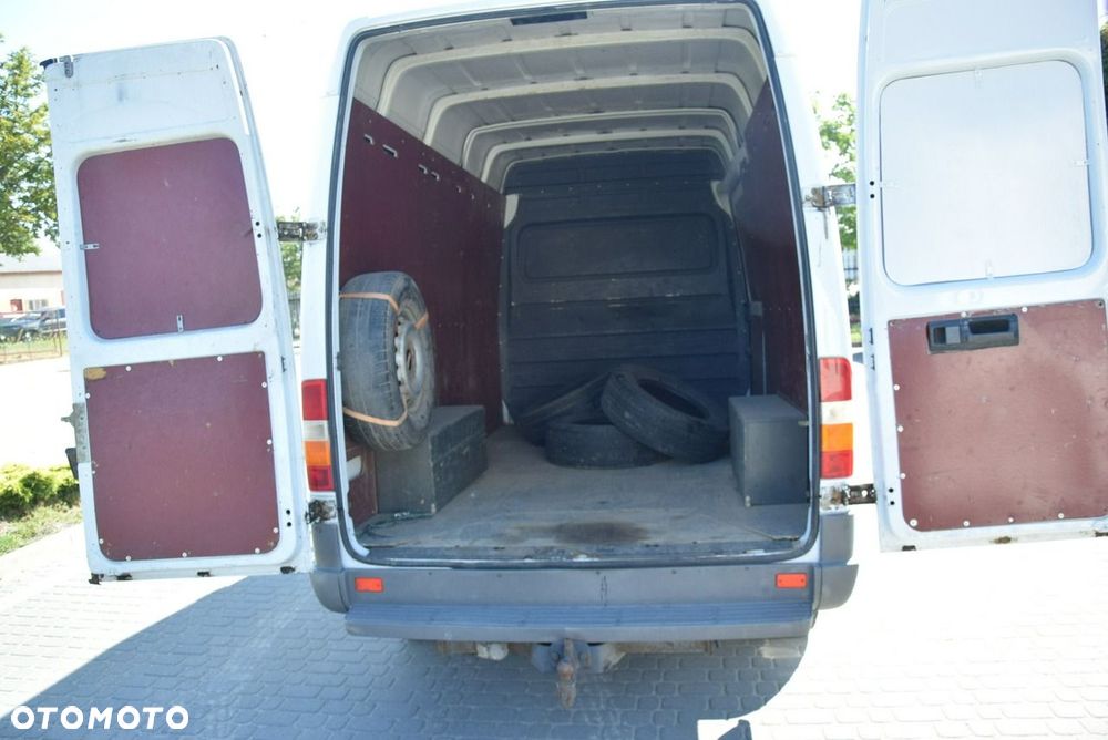 Mercedes-Benz Sprinter - 24