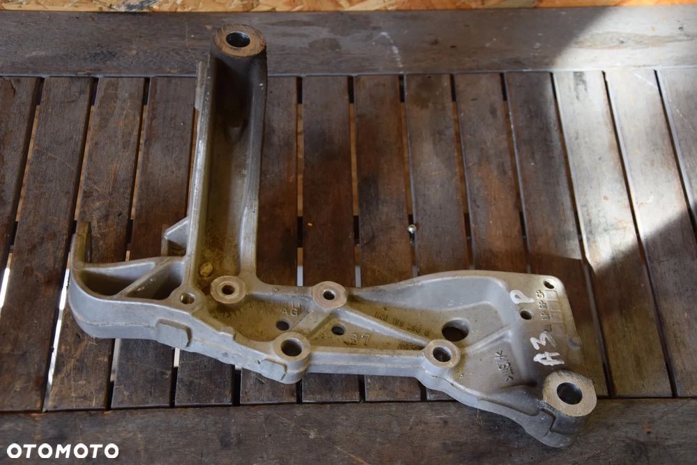AUDI A3 8P LIFT 08-12 Wspornik mocowanie wahacza prawy prawe 1K0199296E Golf VI Leon II - 1