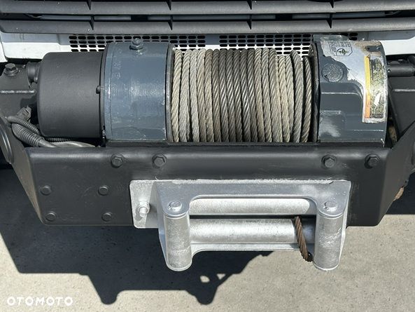 Land Rover Defender 2.2 TD4 E - 13
