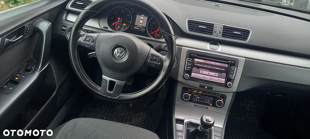 Volkswagen Passat 2.0 TDI DPF Sportline - 28