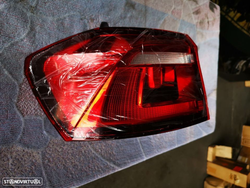 VW GOLF SPORTSVAN FAROLIM ESQ FT045 - 8