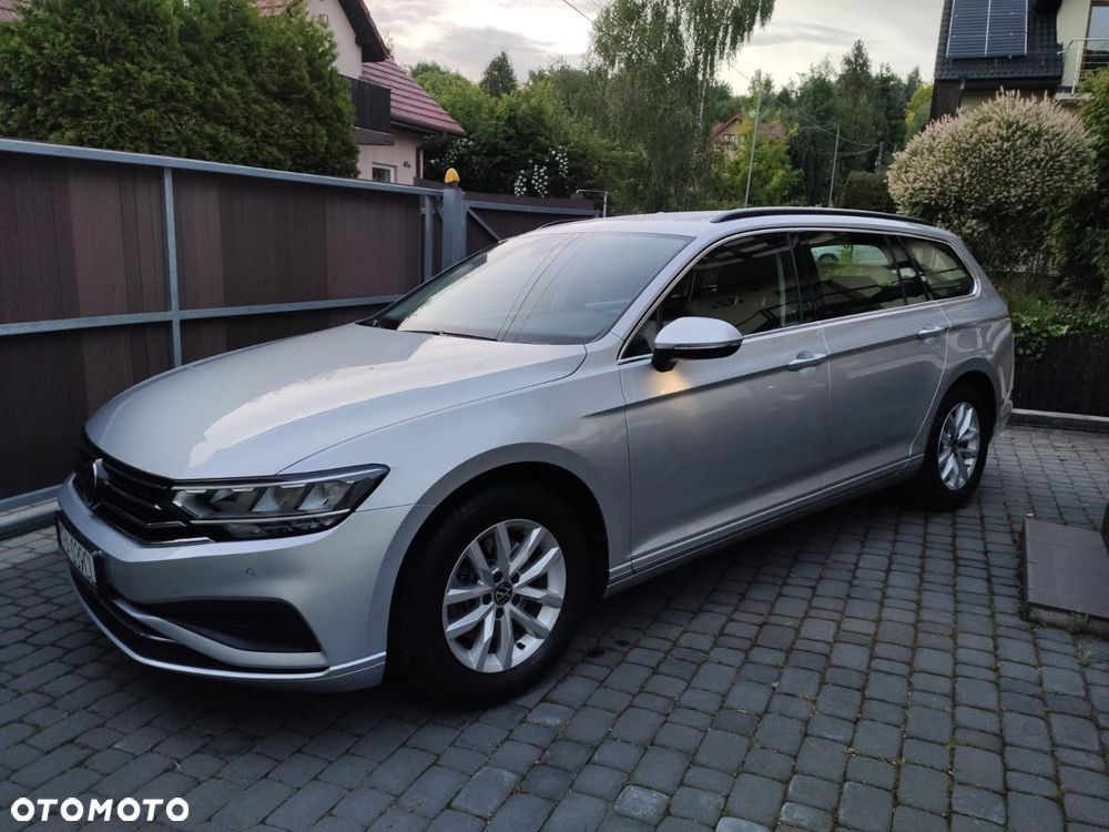 Volkswagen Passat - 1