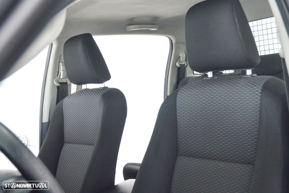 Toyota Hilux 2.4 D-4D 4WD CD CM - 48