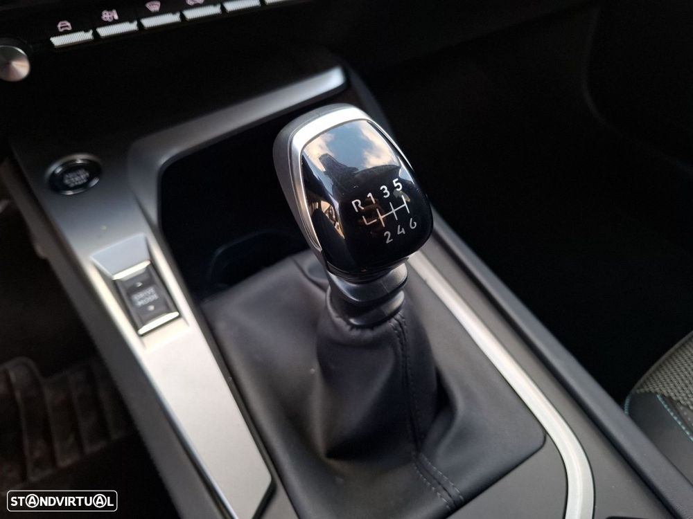 Peugeot 308 1.2 PureTech Allure - 18