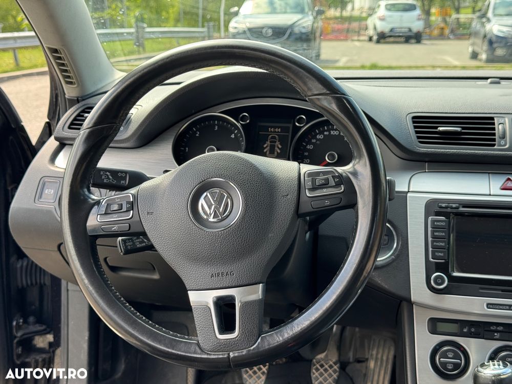 Volkswagen Passat - 14