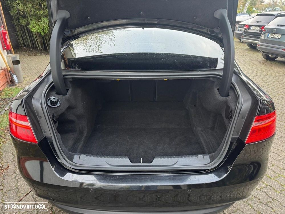 Jaguar XE E-Performance Pure - 6