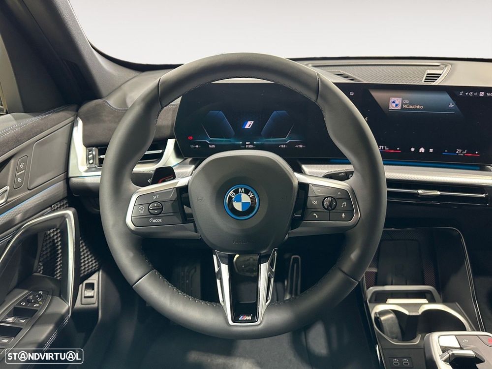 BMW iX1 eDrive20 Pack Desportivo M - 11