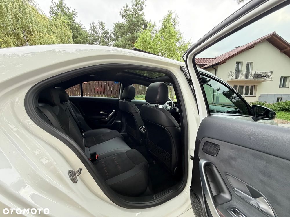 Mercedes-Benz Klasa A 200 AMG Line 7G-DCT - 32