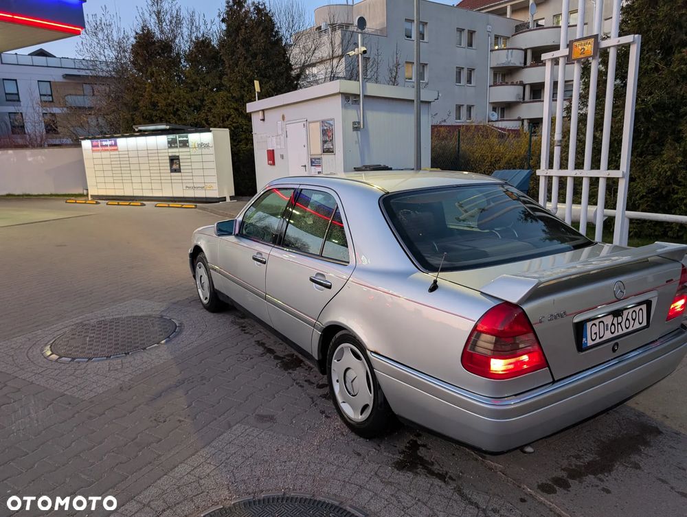 Mercedes-Benz Klasa C 200 T Elegance - 6