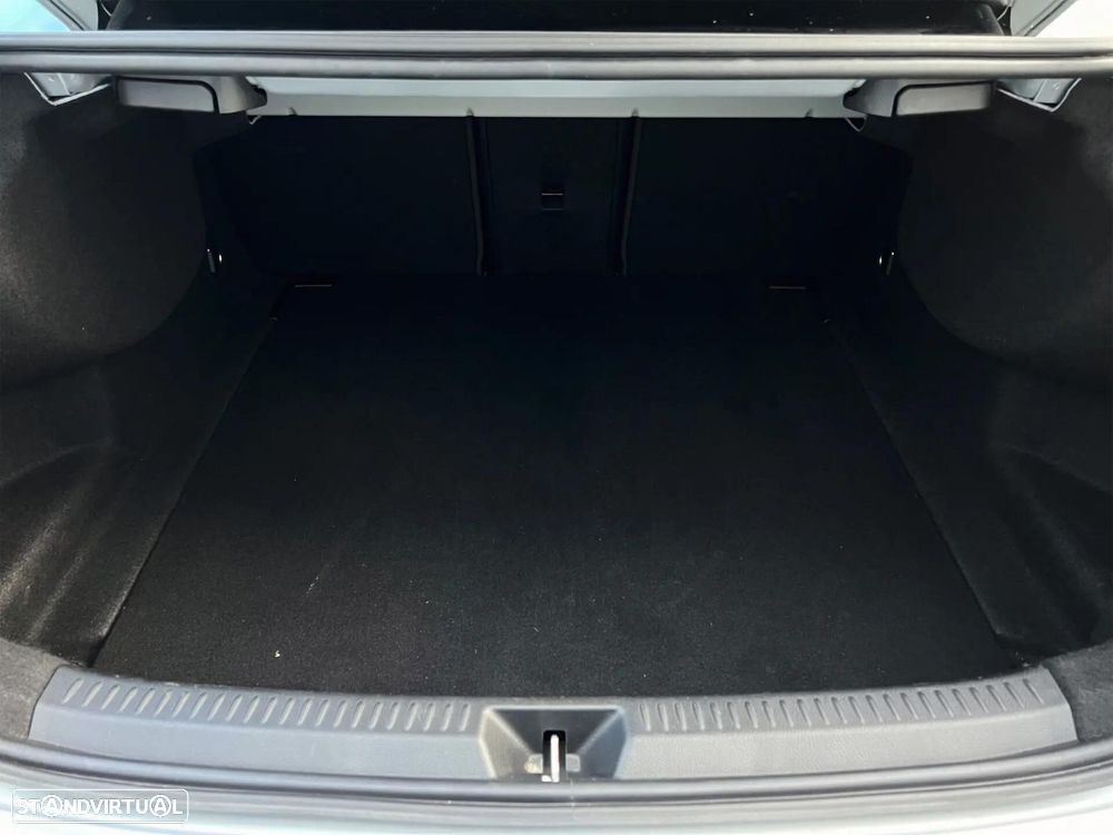 Mercedes-Benz A 180 Limousine d Business Solutions Aut. - 46