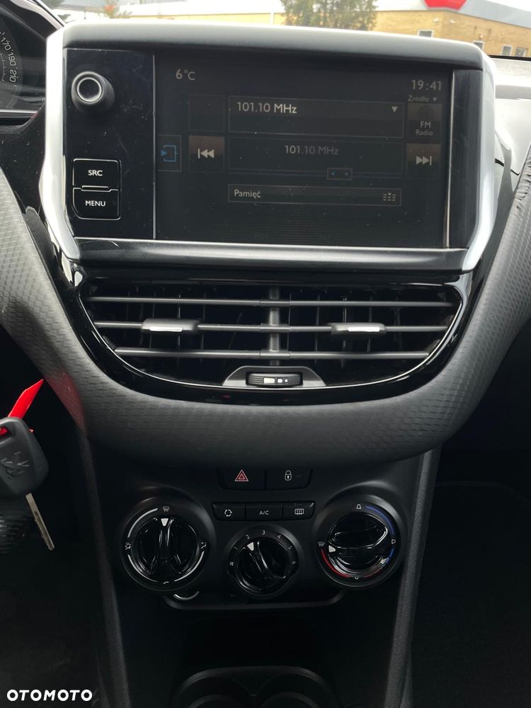Peugeot 208 82 PureTech Style - 24