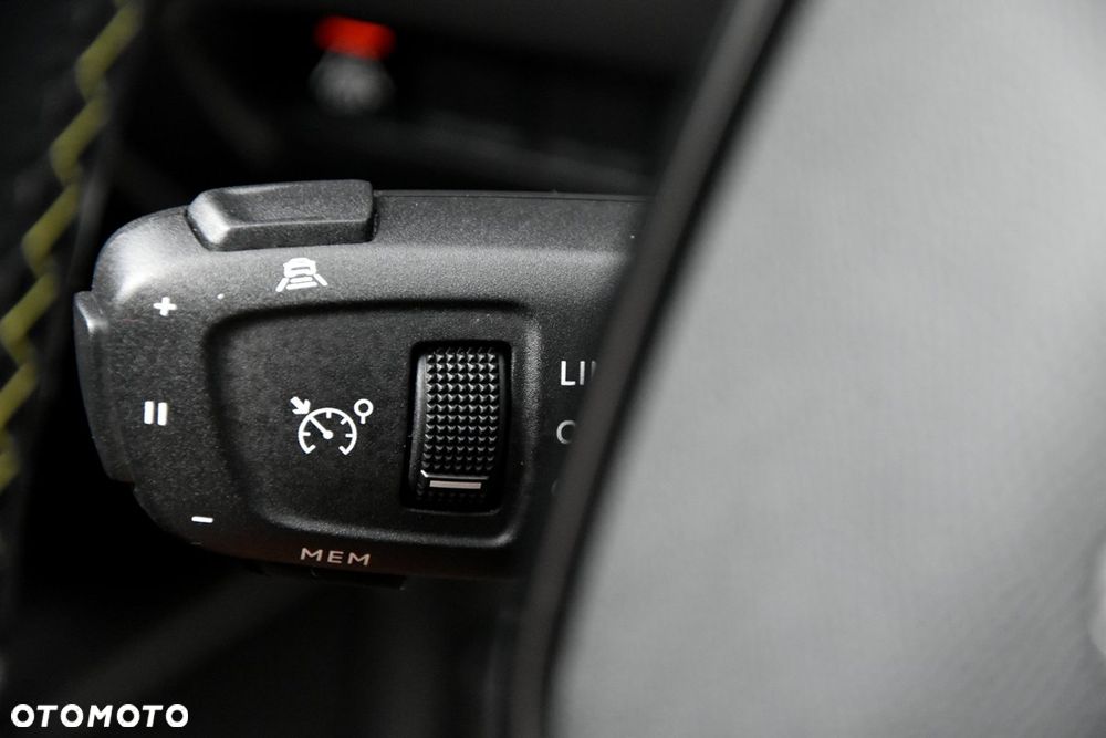 Peugeot 2008 ver-puretech-130-eat8-gt - 25