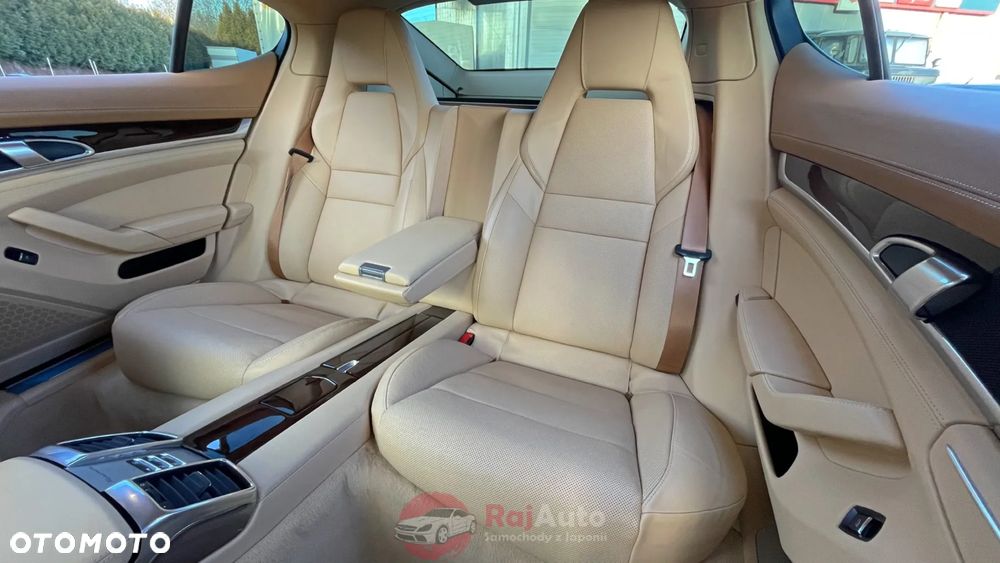 Porsche Panamera Turbo PDK - 25