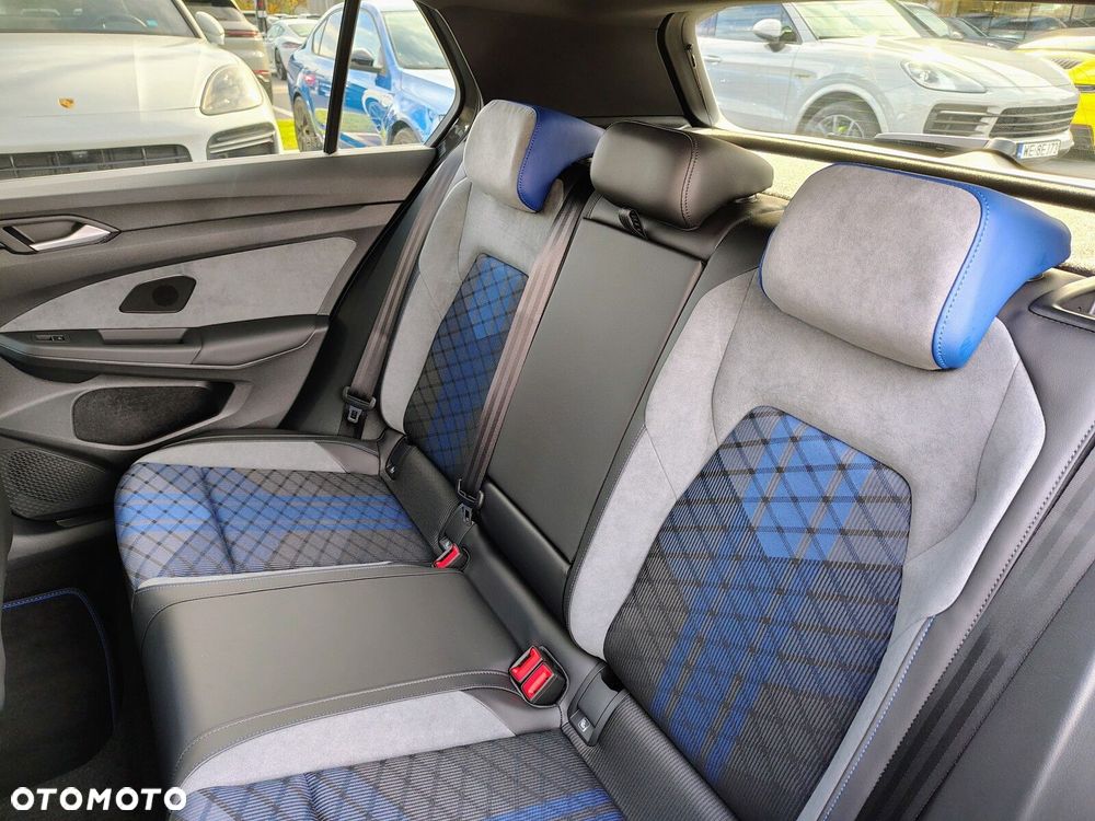 Volkswagen Golf - 24