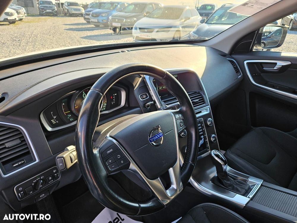 Volvo XC 60 D4 AWD Geartronic Momentum - 8