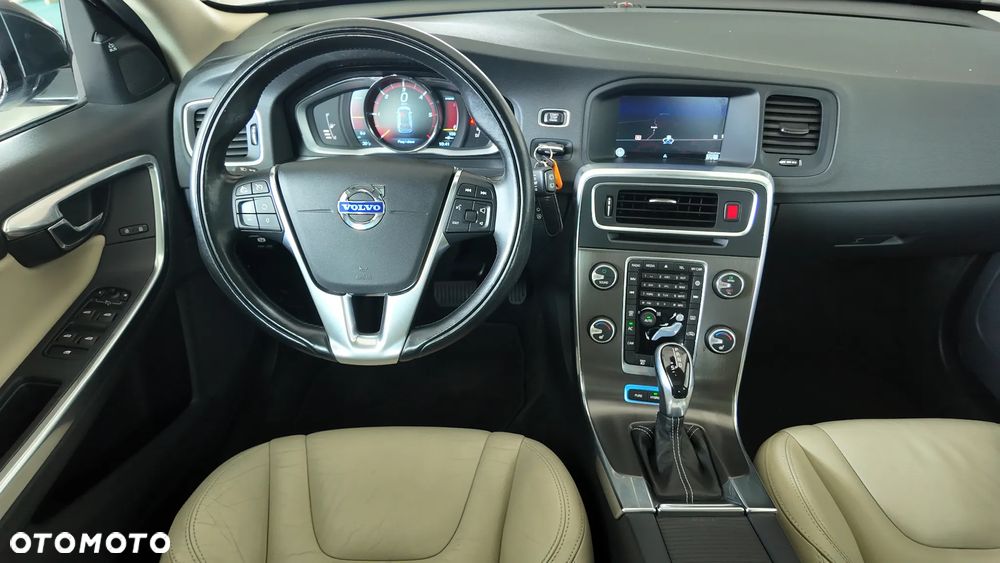 Volvo V60 D6 AWD Plug-in Hybrid Summum - 23