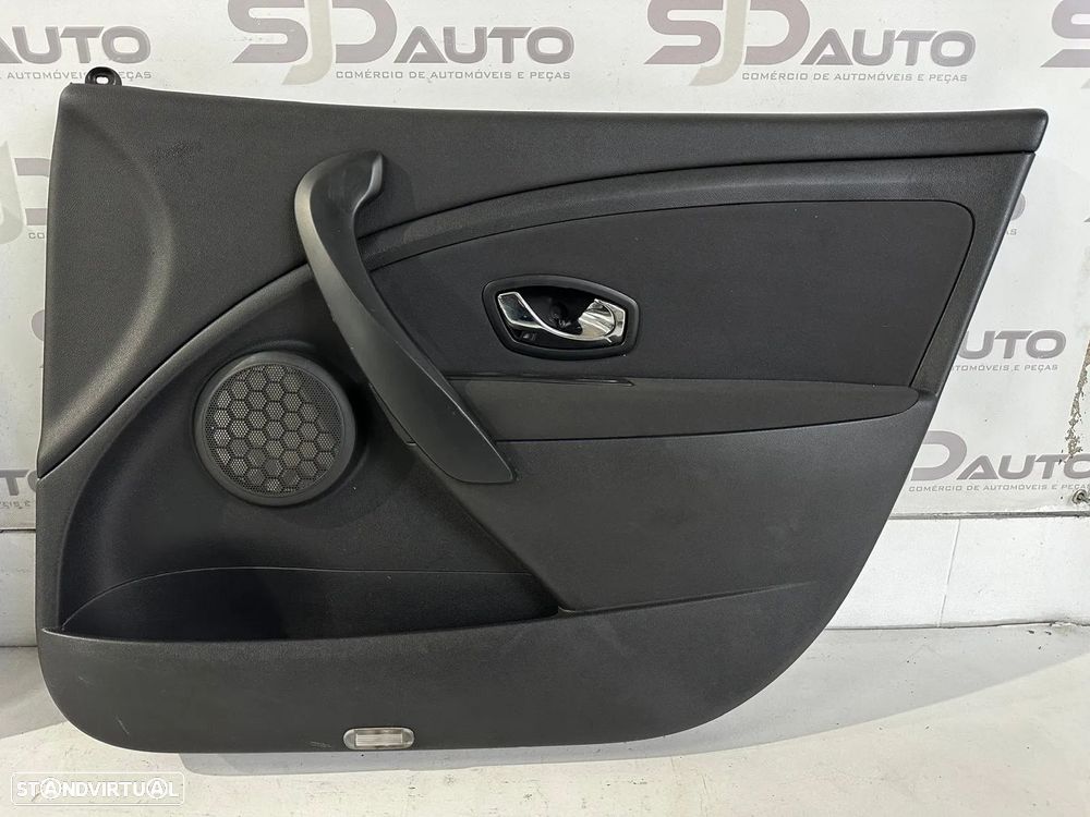 Farda / Quartela Frente Direita - Renault Megane III (2013) - 1