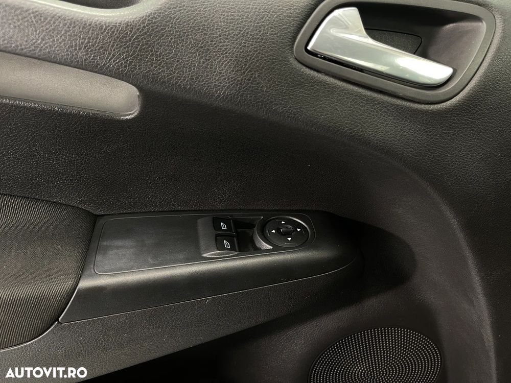 Ford Transit Courier - 13