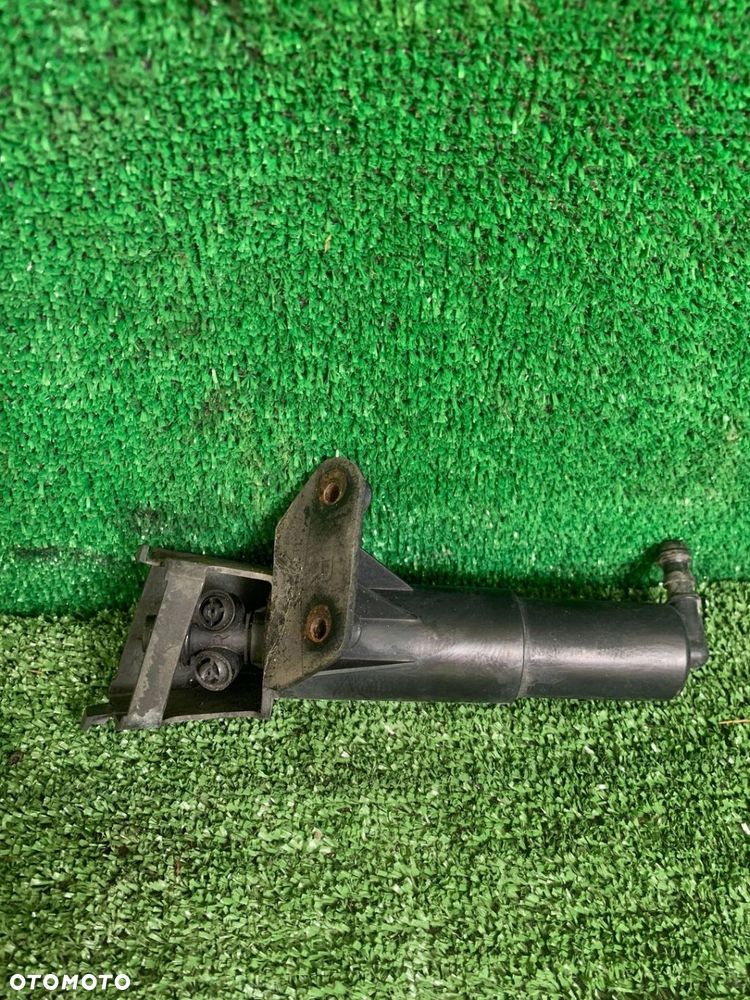 Dysza spryskiwacz zderzaka xenonu lampy przód prawy Toyota Avensis T25 - 2