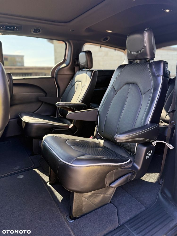 Chrysler Pacifica - 22