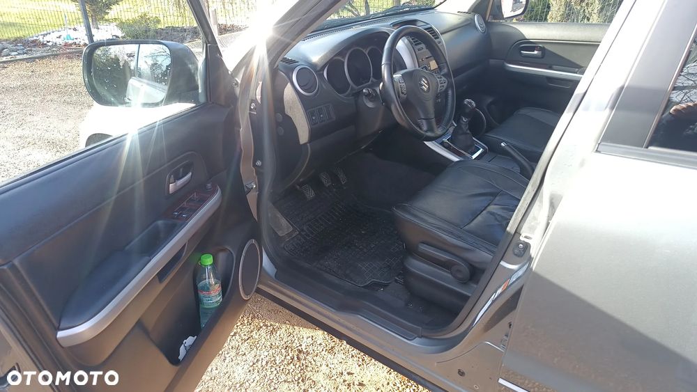 Suzuki Grand Vitara 1.9 DDiS Premium - 19
