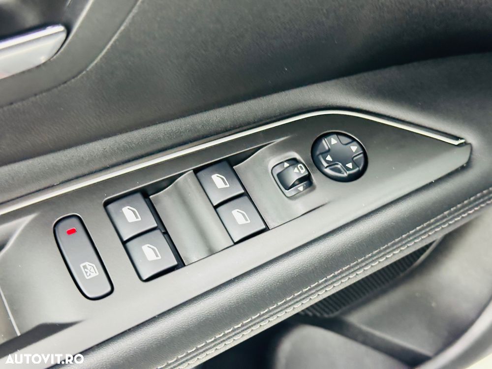 Peugeot 3008 PureTech 130 Stop & Start GPF Allure Pack - 11