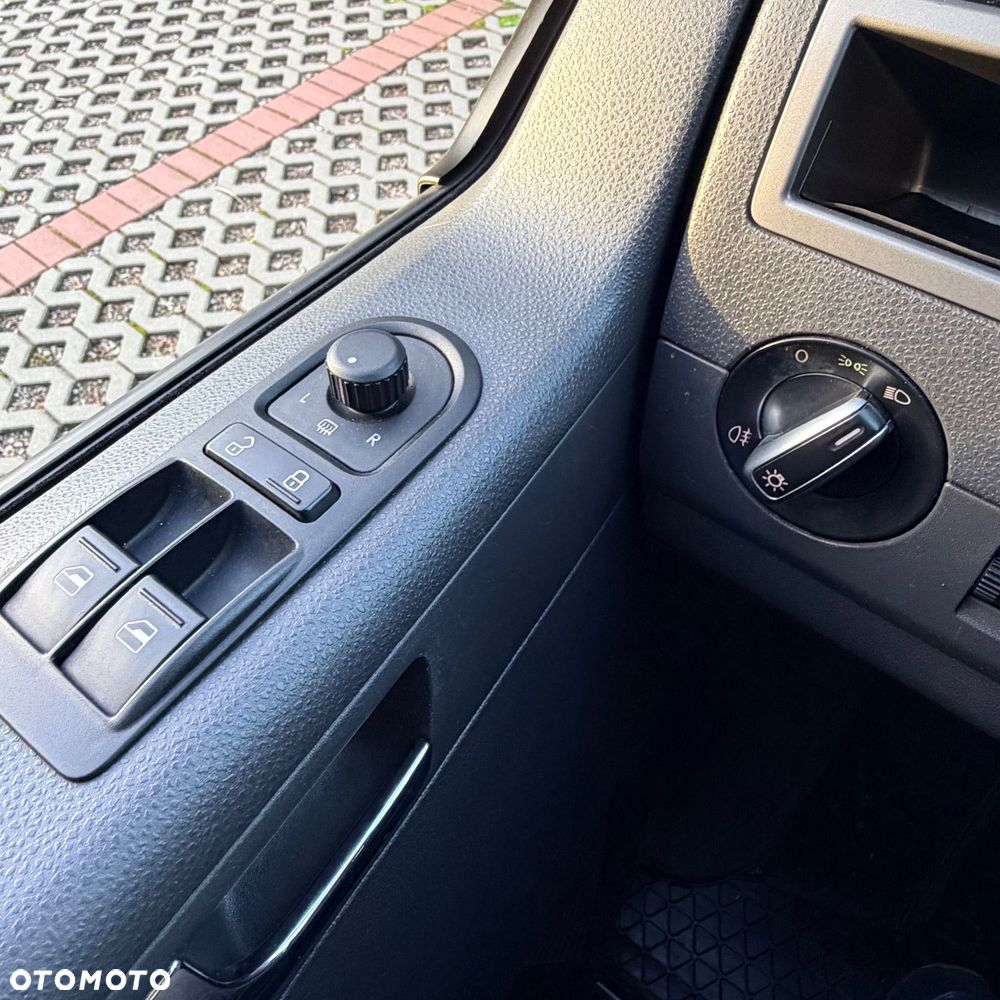 Volkswagen Multivan - 9